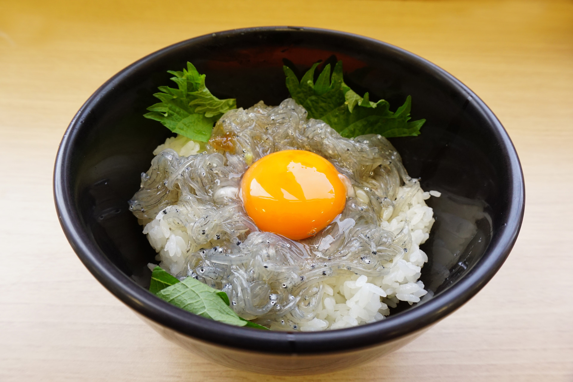 足を運ぶ価値あり！「湘南しらす丼」